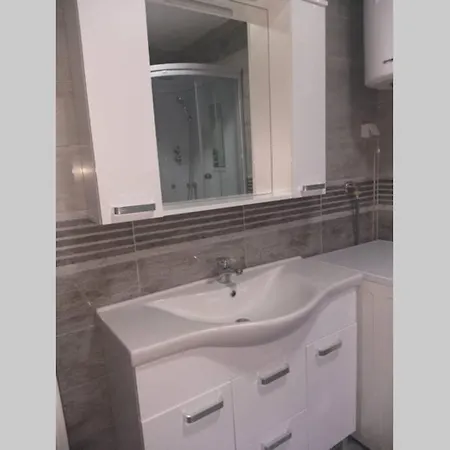 Vila E-n Apartman *